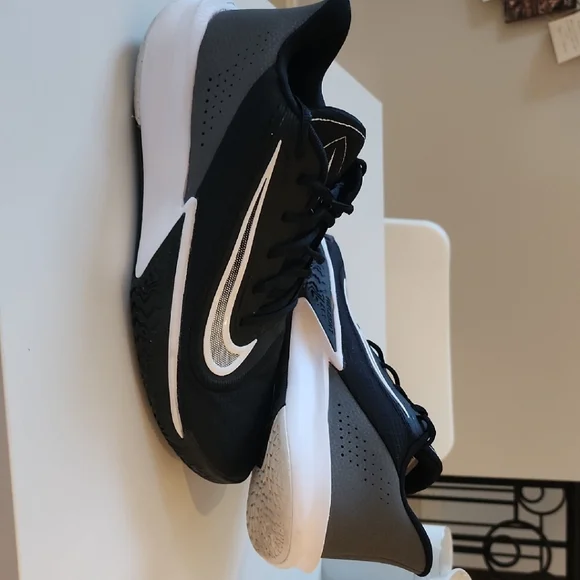Nike Black and White Athletic Shoes - Picture 10 of 10